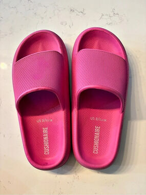 Cushionaire Feather Cloud Slide Pink Sandals US 8 / EU 39